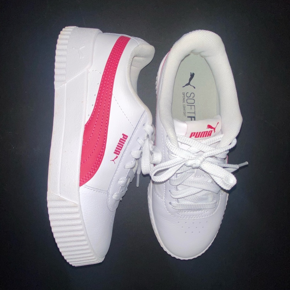 Pink & White Puma shoe. Size 6.5